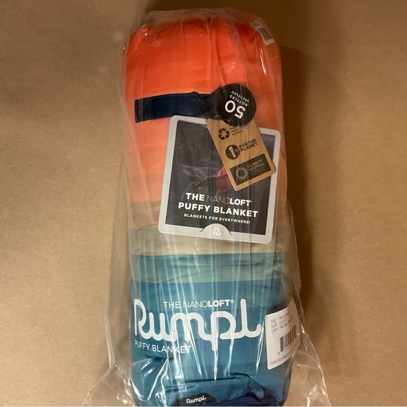NWT Rumpl NanoLoft Puffy Blanket 1-Person (52”x75”) - Picture 10 of 10